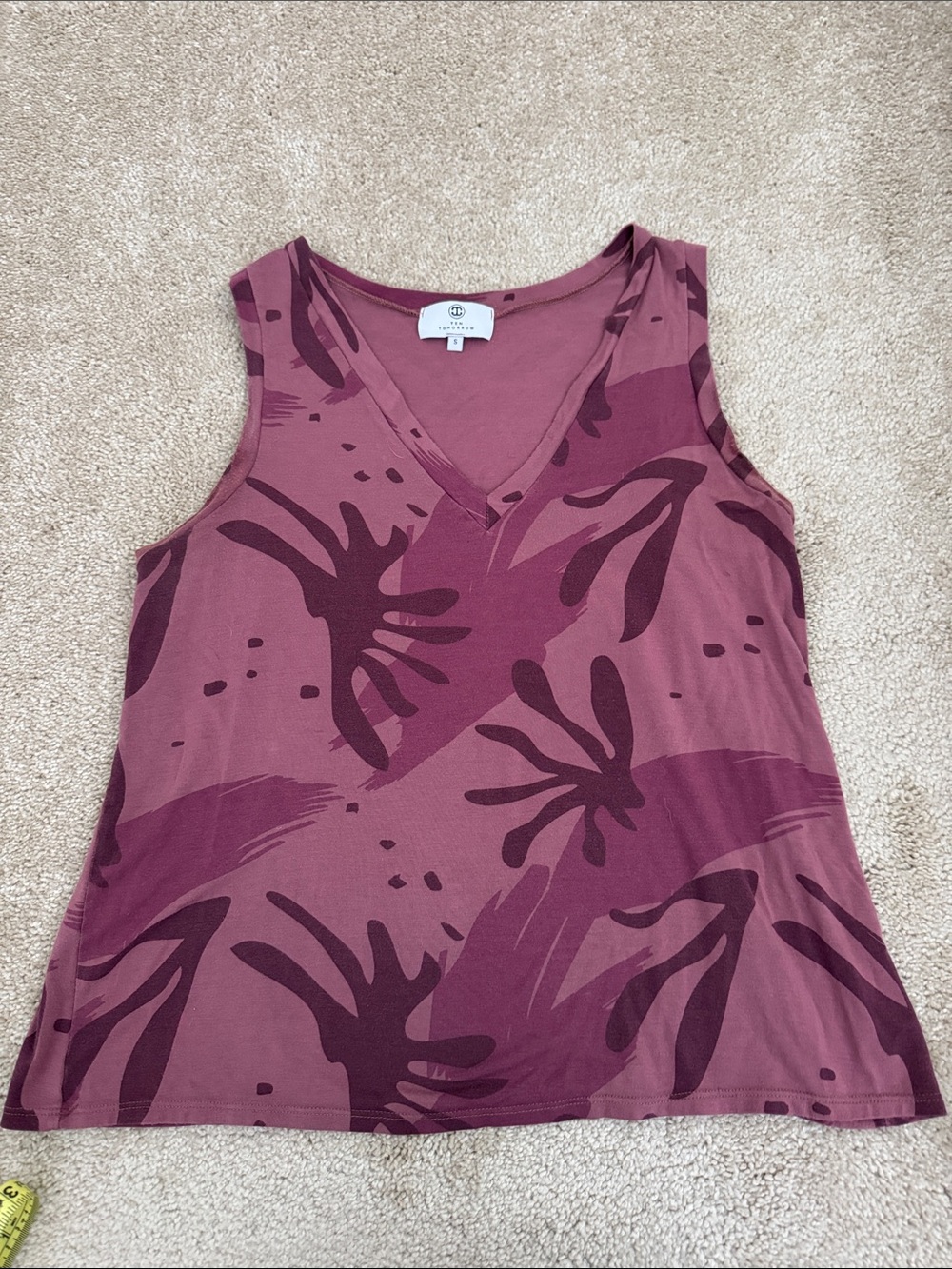 Ten Tomorrow: Rose-Plum Abstract Print V-Neck Tank